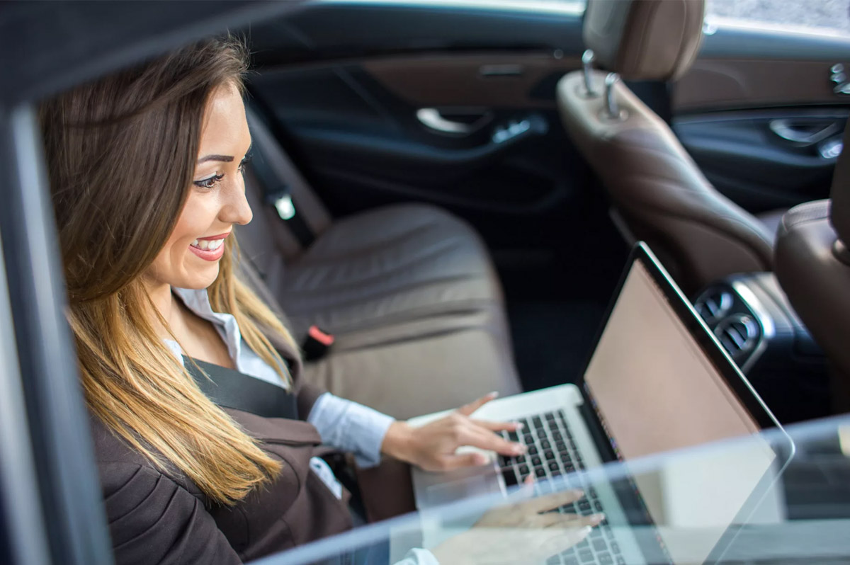 Holiday and Seasonal Airport Transfers from Connecticut: Tips for Booking Early