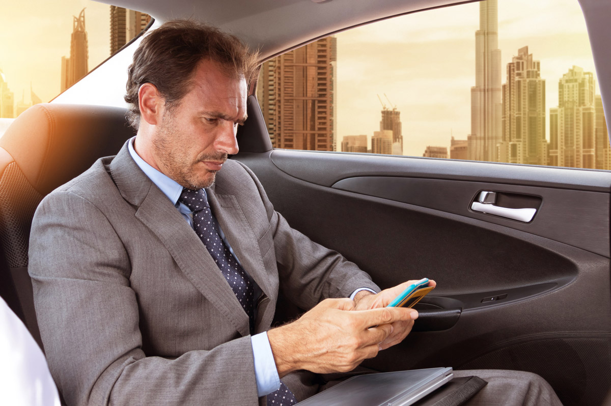 How Car Services Handle Flight Delays for Connecticut Travelers